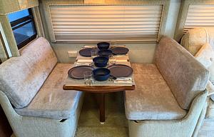 2004 Winnebago Adventurer 33C