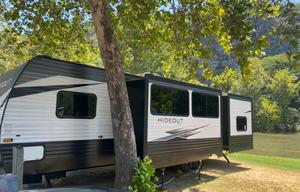 2021 Keystone RV Hideout 318BR RV rental photo 3
