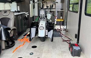Travel Trailer / Toy Hauler / Sleeps 6 / Rear Deck