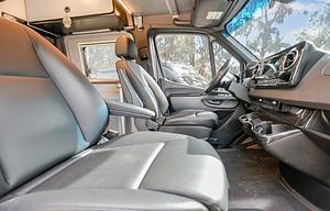 Revel All wheel Drive van Winnebago Mercedes-Benz