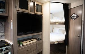 FULLY LOADED Spacious Bunkhouse
