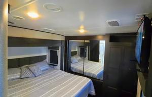 The Easy Living Retreat | Spacious RV + 1.5 Bath