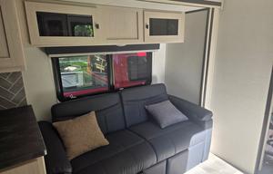 2024 Coachmen RV Apex Ultra-Lite 300BHS RV rental photo 5