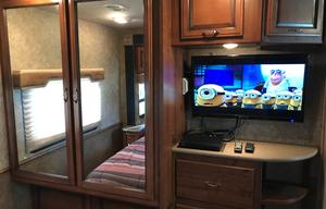 2014 Fleetwood RV Jamboree Sport 31M- LOW Miles