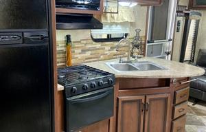 Comfy Zinger 32ft Crossroad, Clean and Fun!
