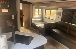 Family Friendly RV Sleeps 9!