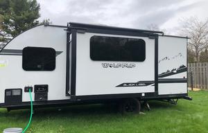 Perfect Family Get-Away 2021 Wolf Pup 17JG with Bunks