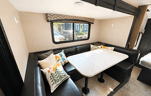 Lightweight Family Camper | Sleeps 6 | Bunks