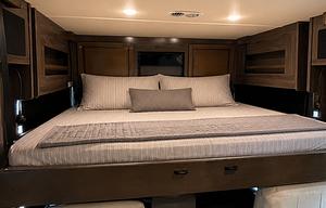 Easy-to-Drive Fleetwood Bounder Luxury Class A