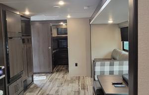 Dual-Suite Retreat Family Bunkhouse 32' Transcend