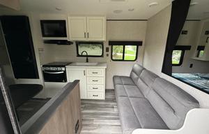 2025 Jayco Jayflight SLX 260BH – Sleeps up to 10!