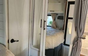 Modern Remodeled RV! Gateway to Sequoia, Sleeps 5