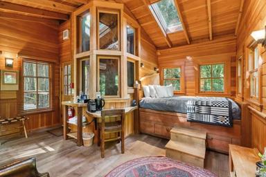 Treehouse Point