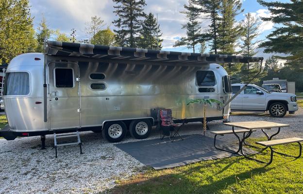 2021 Airstream Globetrotter 27FB - The LainnaBelle