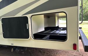 2020 27 ft Cozy Cruiser