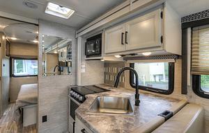 2022 ACE 27 FT Easy to Drive Class A! Sleeps 6-8