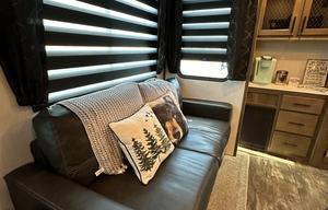 Comfortable Pet Friendly RV Loaded with Extras!!