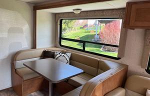 2017 LIKE NEW Winnebago Minnie 31K Sleeps 8!