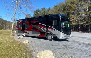 2022 Fleetwood RV Discovery 38N