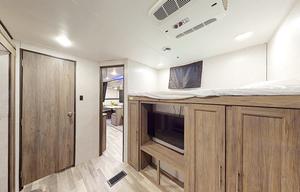 2022 CrossRoads Zinger 333D Travel Trailer 33'