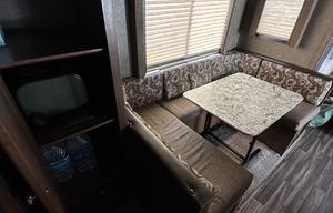 24’ keystone hideout! Double bunk!