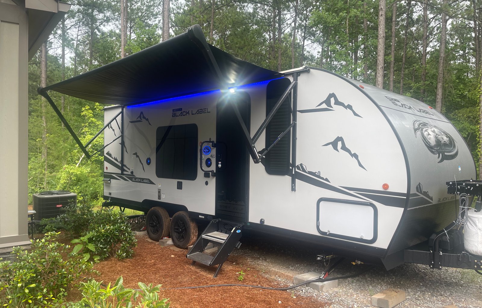 23 Cherokee Grey Wolf - Black Label Travel Trailer