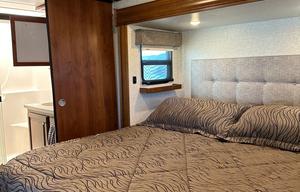 Clean and Comfortable 39’ Heartland Bighorn 3575EL