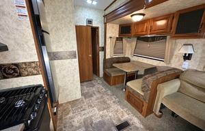 Turn-Key two bath sleeps 10 rear bunk room stoked