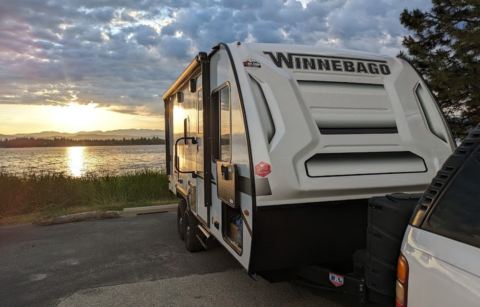 2026 ready- Winnebago - Fits 6, Tows Easy!