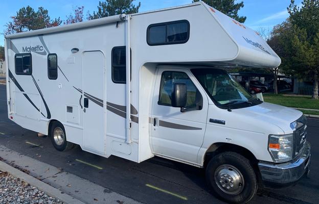 2014 Thor Motor Coach Four Winds 23A Grizzly3