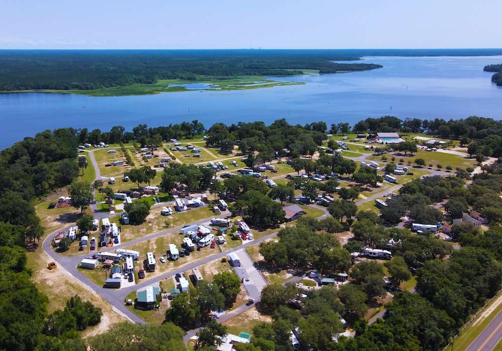 Lake Oklawaha Resort