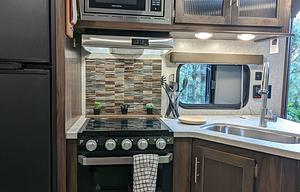 Luxurious 2 Bedroom  Pet Friendly HUGE RV