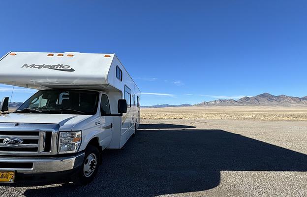 Thor Majestic 28' Motorhome - Class C RV