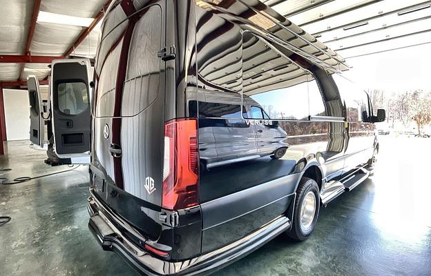 Luxury 10 Passenger Van with Bathroom