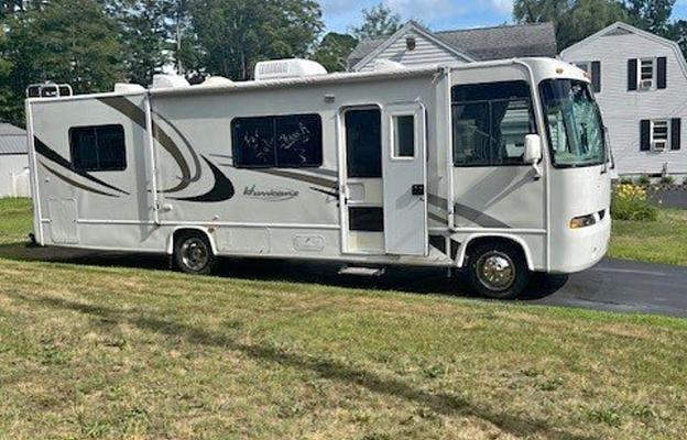 2004 Four Winds RV Hurricane 30Q RV rental photo 1