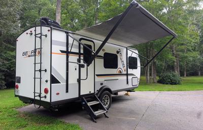 GeoPro | Modern, Cozy & Well-Equipped, Easy to Tow