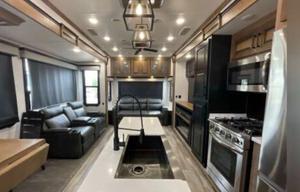 Luxury Monthly RV Stay for Traveling Professionals
