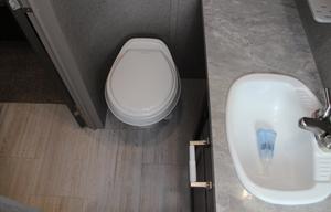 LUXURY-AUTO LEVELING-FREE INS-TOP RATED- DIAMOND O