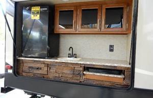 Luxury Lacrosse Camper RV Rental 35'