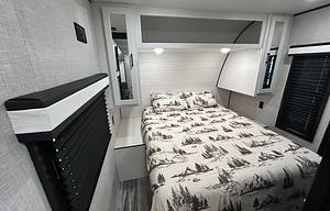 Trailside Escape JANY 2308
