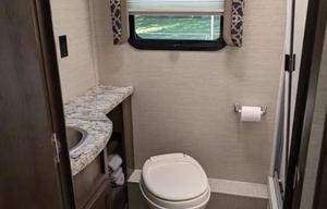 2019 Redhawk 31XL RV rental photo 2