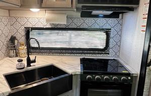 2022 Dutchmen Coleman Lantern - Sleeps 8
