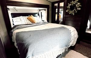 Phoenix Luxe Retreat – 2 Bedroom Family 5th Wheel