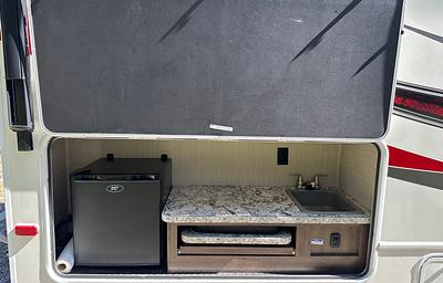 2018 Redhawk 25R RV rental photo 2