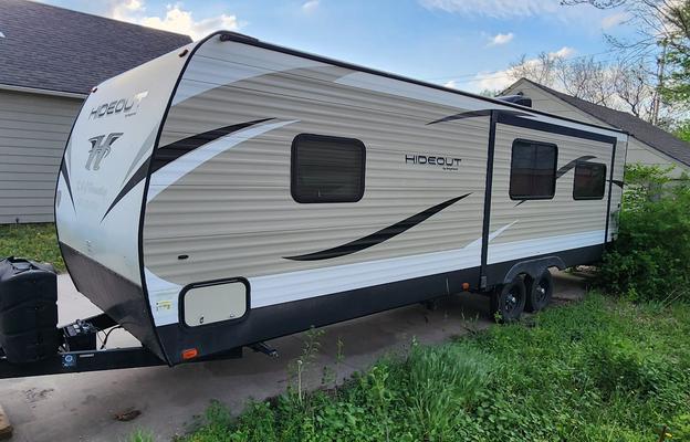 2018 Hideout 26RLS RV rental photo 1
