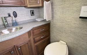 A-6 Newmar  33' , King Bed, Easy-Drive — Sleeps 5