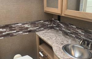 HANK - 2018 Thor Motor Coach Four Winds 11768WNW