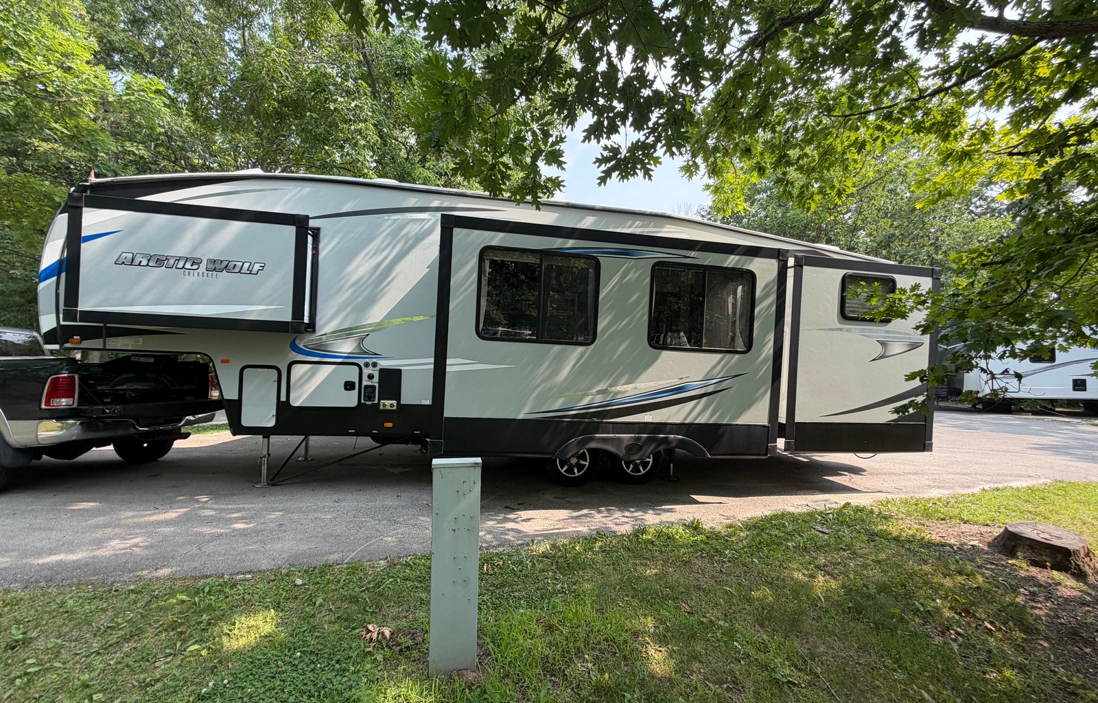 2019 Arctic Wolf 38' Bunkhouse 5th Wheel- sleeps 8
