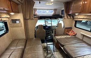 26' Leprechaun, sleeps 6+, stocked for family fun!