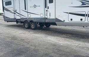 2020 Highland Ridge RV Silverstar SF427BHS